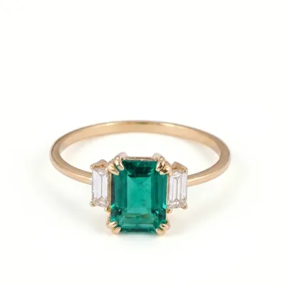 Lab Created Diamond and Columbia Emerald 9Kt Yellow Gold Ring