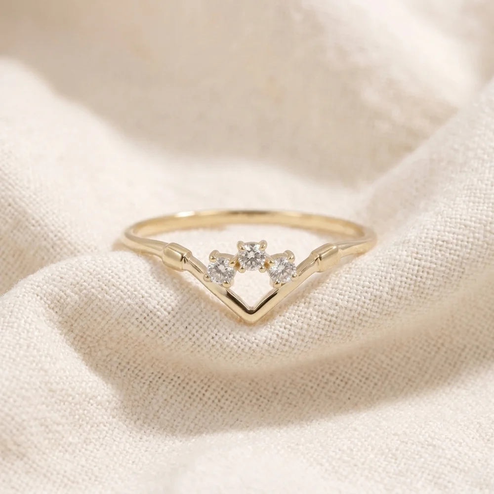 Elegant 18Kt Gold Delicate Ring with Lab Grown Diamond Elegant 18Kt Gold Delicate Ring with Lab Grown Diamond