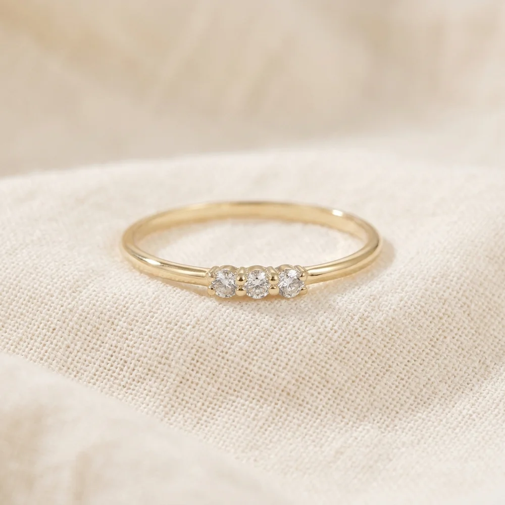 18Kt Yellow Gold Delicate Ring with Lab Grown Diamond