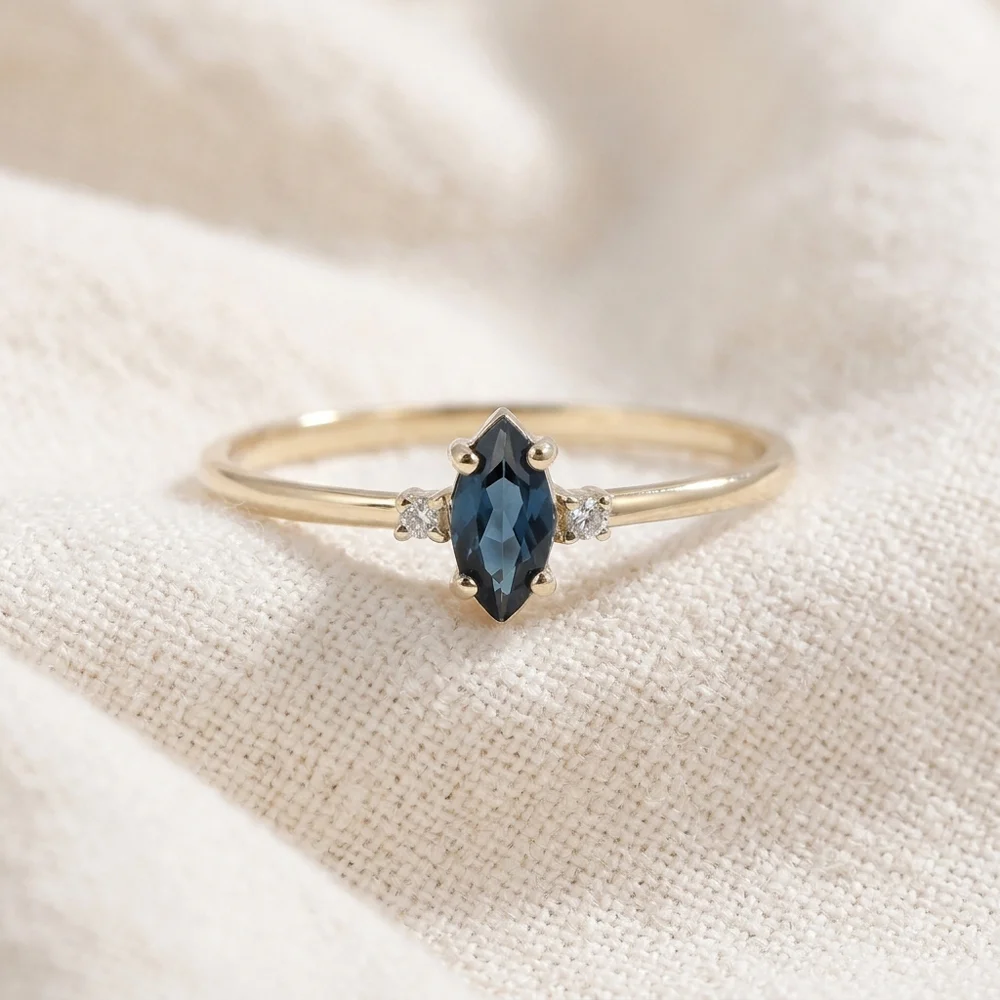 9Kt Yellow Gold Ring with London Blue Topaz and Diamond 9Kt Yellow Gold Ring with London Blue Topaz and Diamond