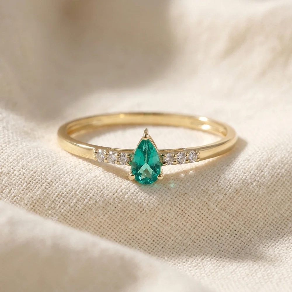 9Kt Yellow Gold Ring with Columbia Emerald and Lab Diamond 9Kt Yellow Gold Ring with Columbia Emerald and Lab Diamond