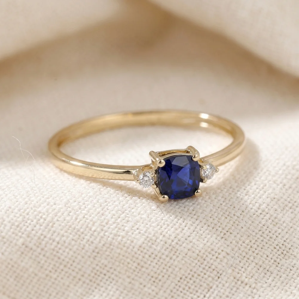 Yellow Gold Ring with Royal Blue Sapphire and Lab Diamond Yellow Gold Ring with Royal Blue Sapphire and Lab Diamond