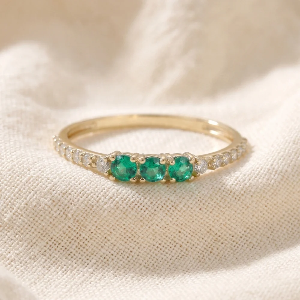 9Kt Solid Gold Ring: Lab Grown Columbia Emerald, Diamond 9Kt Solid Gold Ring: Lab Grown Columbia Emerald, Diamond