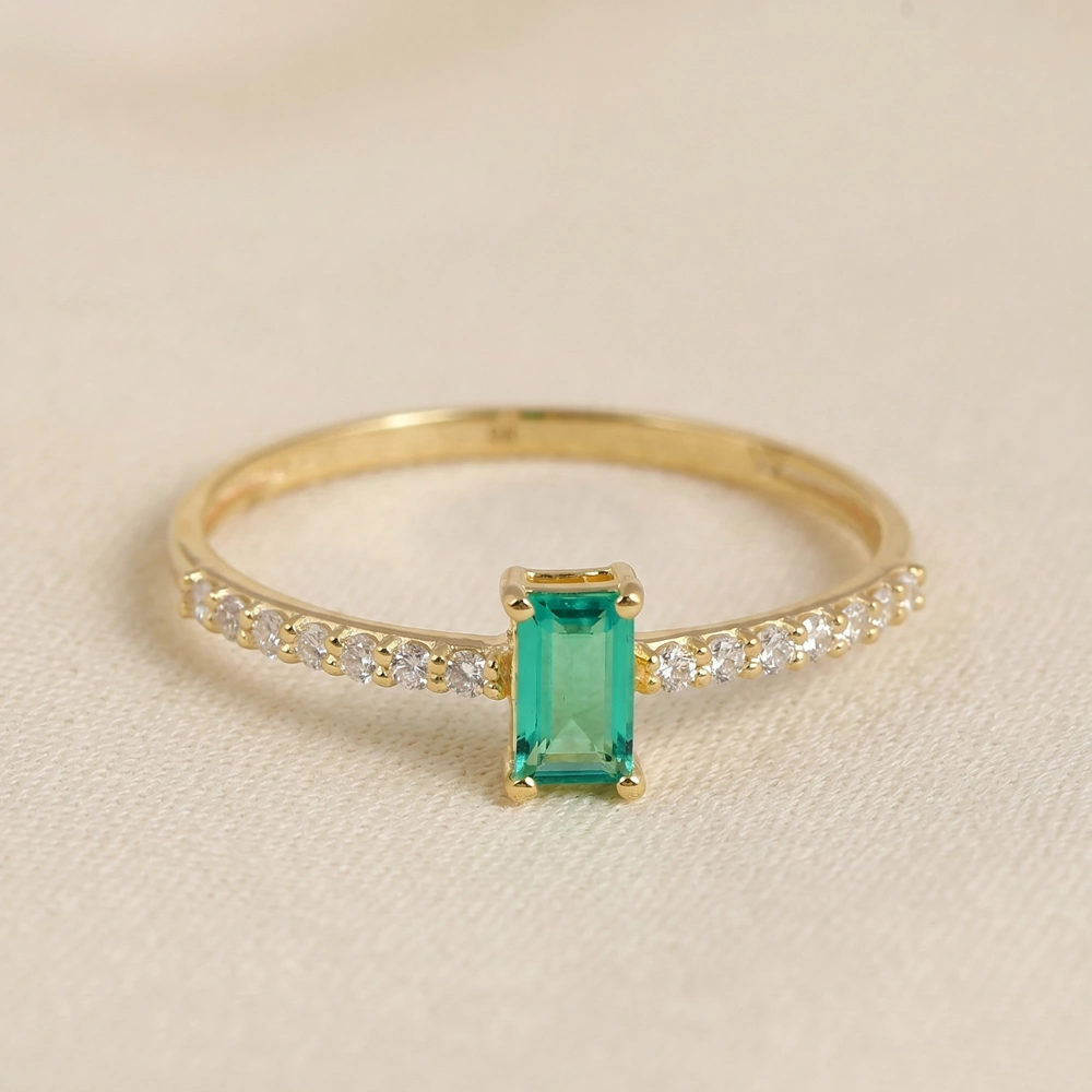 9Kt Yellow Gold Ring with Lab Grown Diamond, Columbia Emerald 9Kt Yellow Gold Ring with Lab Grown Diamond, Columbia Emerald