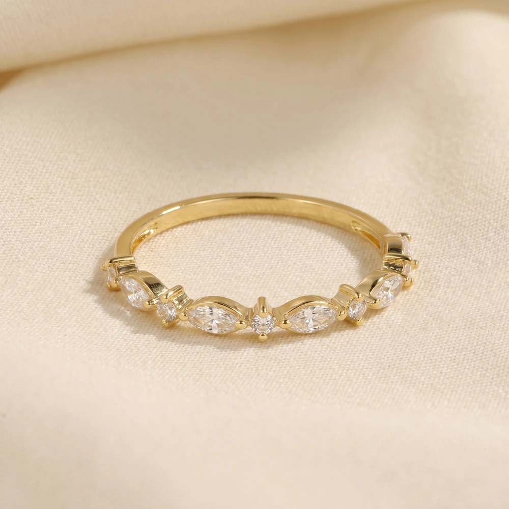 Exquisite 9Kt Yellow Gold Ring with Lab Grown Diamond