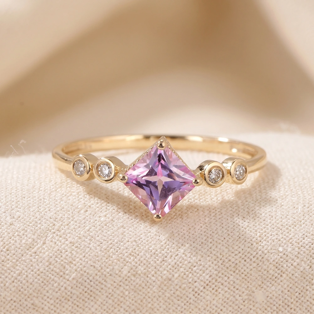 18Kt Gold Ring Lab Grown Diamond and Padparadscha Sapphire 18Kt Gold Ring Lab Grown Diamond and Padparadscha Sapphire