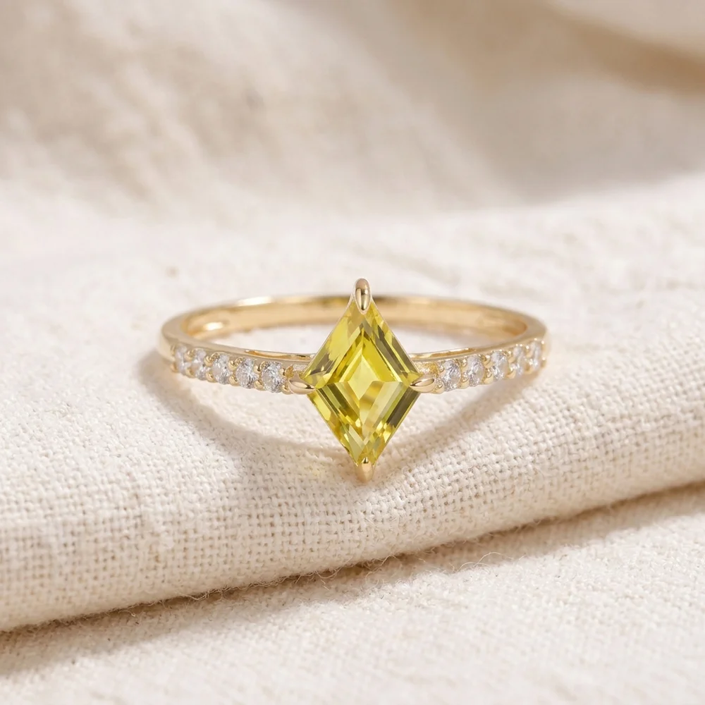 18Kt Gold Ring with Lab Grown Diamond and Yellow Sapphire 18Kt Gold Ring with Lab Grown Diamond and Yellow Sapphire