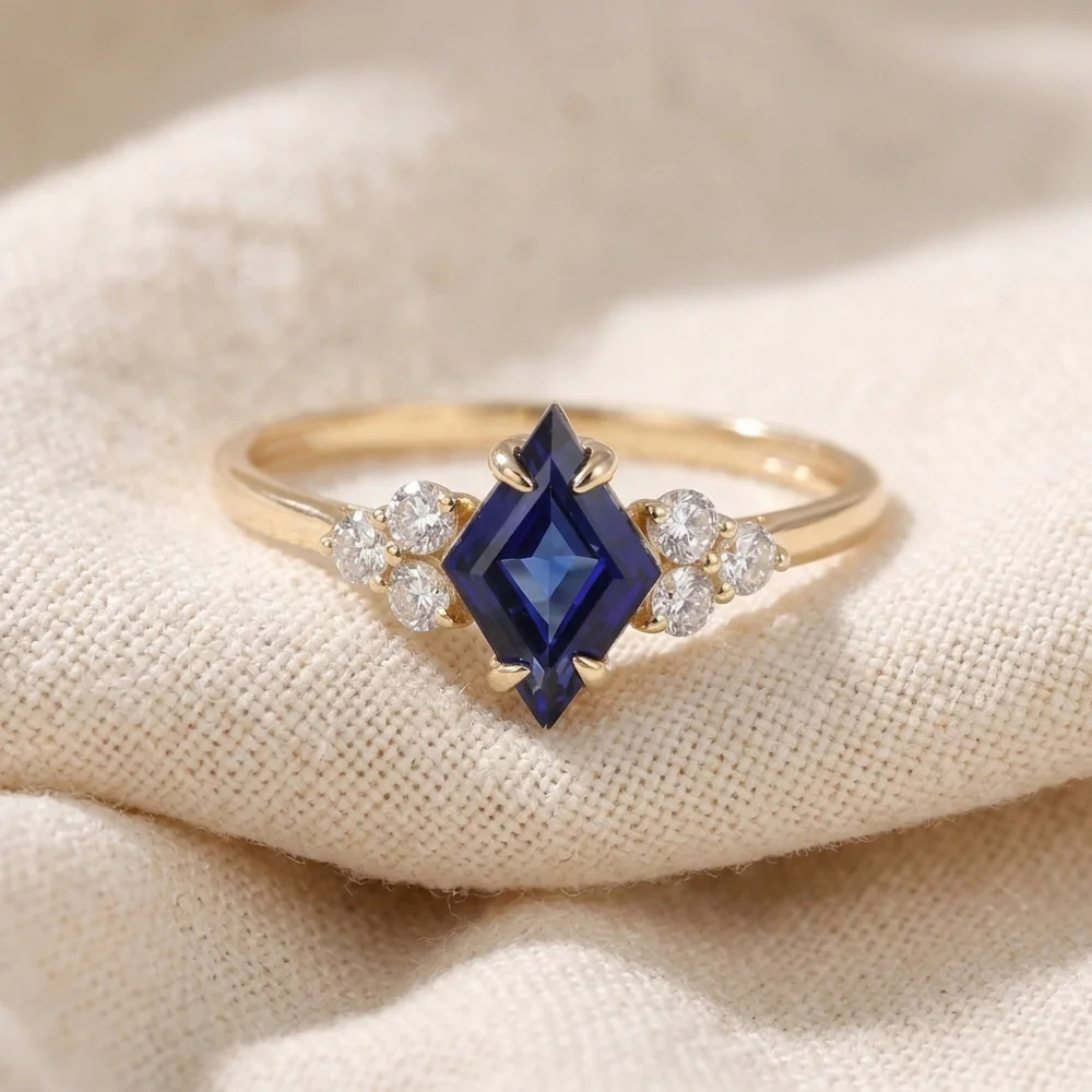 18Kt Gold Ring Lab Grown Diamond and Blue Sapphire 18Kt Gold Ring Lab Grown Diamond and Blue Sapphire