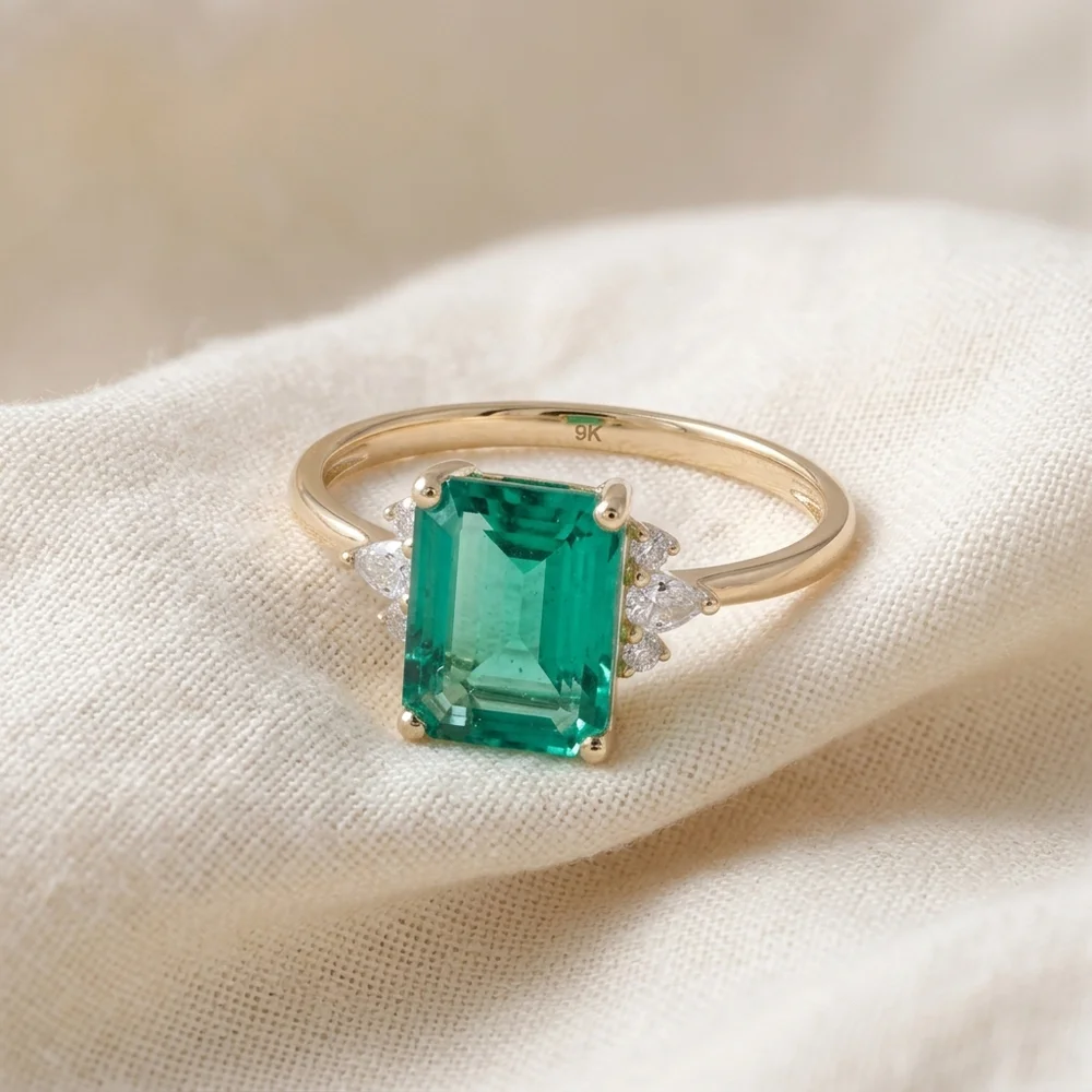 Lab Grown Diamond and Columbia Emerald Yellow Gold Ring Lab Grown Diamond and Columbia Emerald Yellow Gold Ring