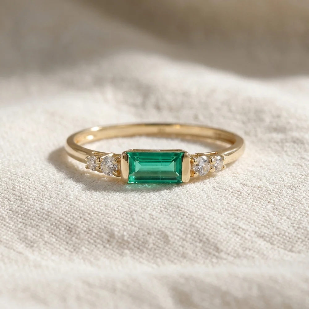 Lab Grown Diamond, Columbia Emerald Handcrafted Gold Ring Lab Grown Diamond, Columbia Emerald Handcrafted Gold Ring