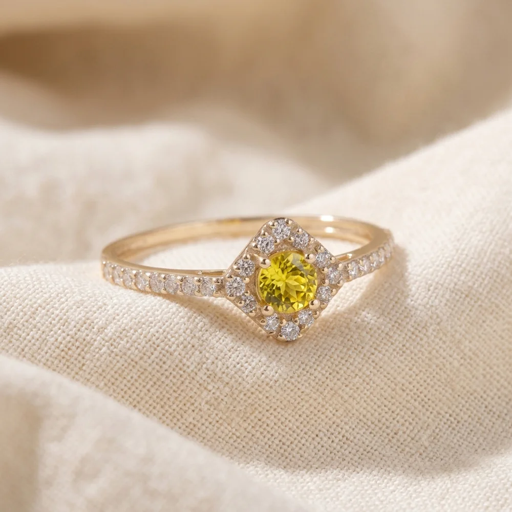18Kt Gold Ring Lab Grown Diamond and Yellow Sapphire