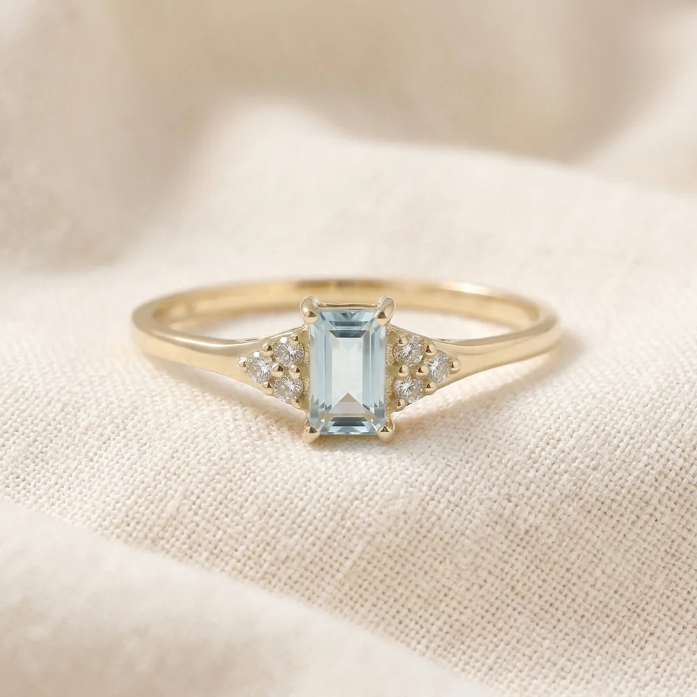 Sustainable Aquamarine Gold Ring with Lab Grown Diamond Sustainable Aquamarine Gold Ring with Lab Grown Diamond