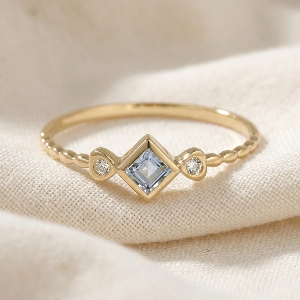 Handcrafted Aquamarine Gold Ring with Lab Grown Diamond Handcrafted Aquamarine Gold Ring with Lab Grown Diamond