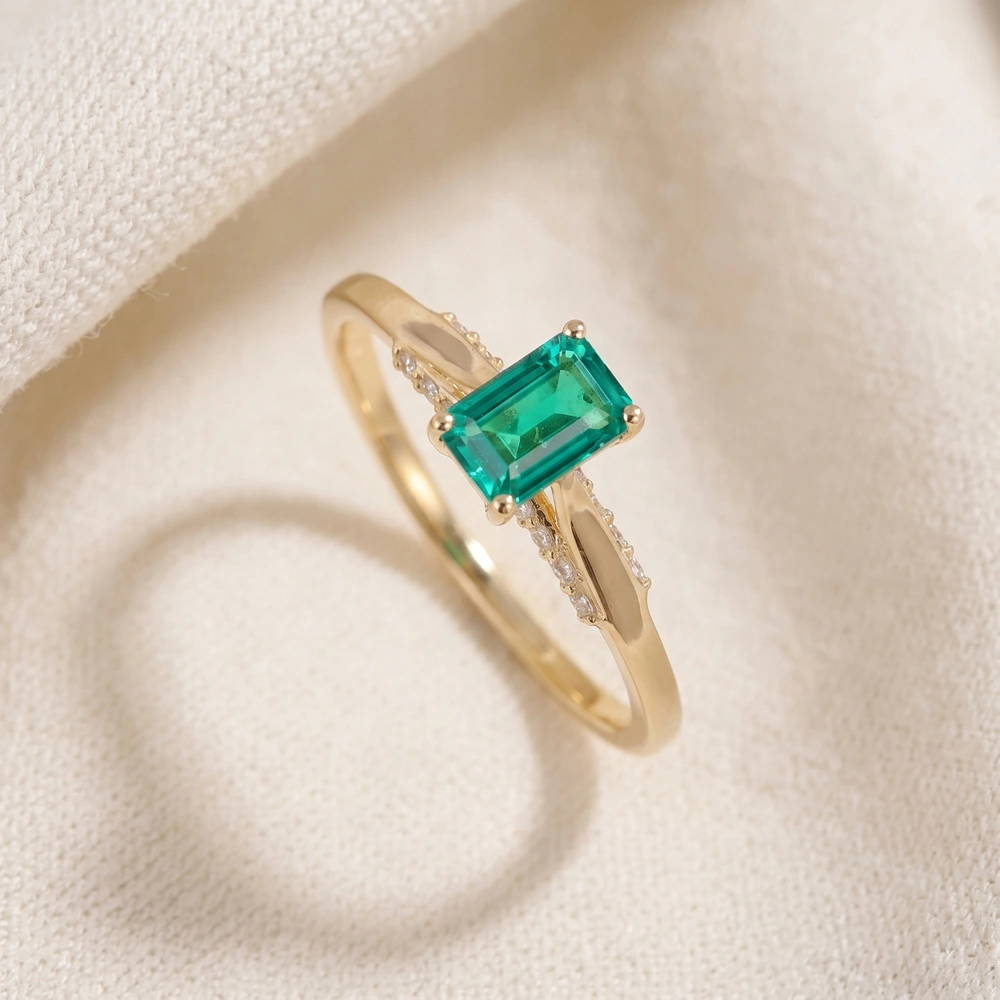 9 Kt Yellow Gold Ring Lab Grown Columbia Emerald and Diamond