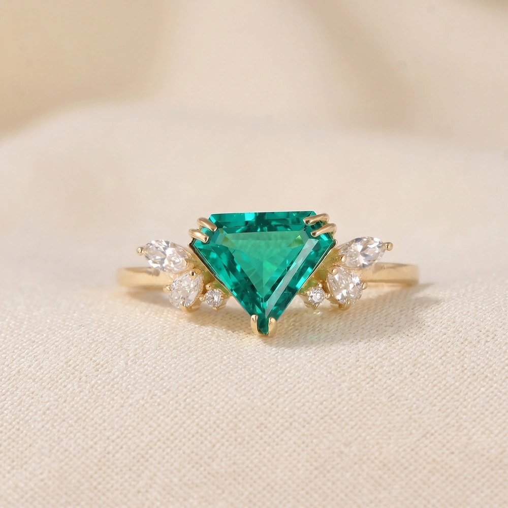Lab Grown Diamond Columbia Emerald 9Kt Gold Ring Lab Grown Diamond Columbia Emerald 9Kt Gold Ring
