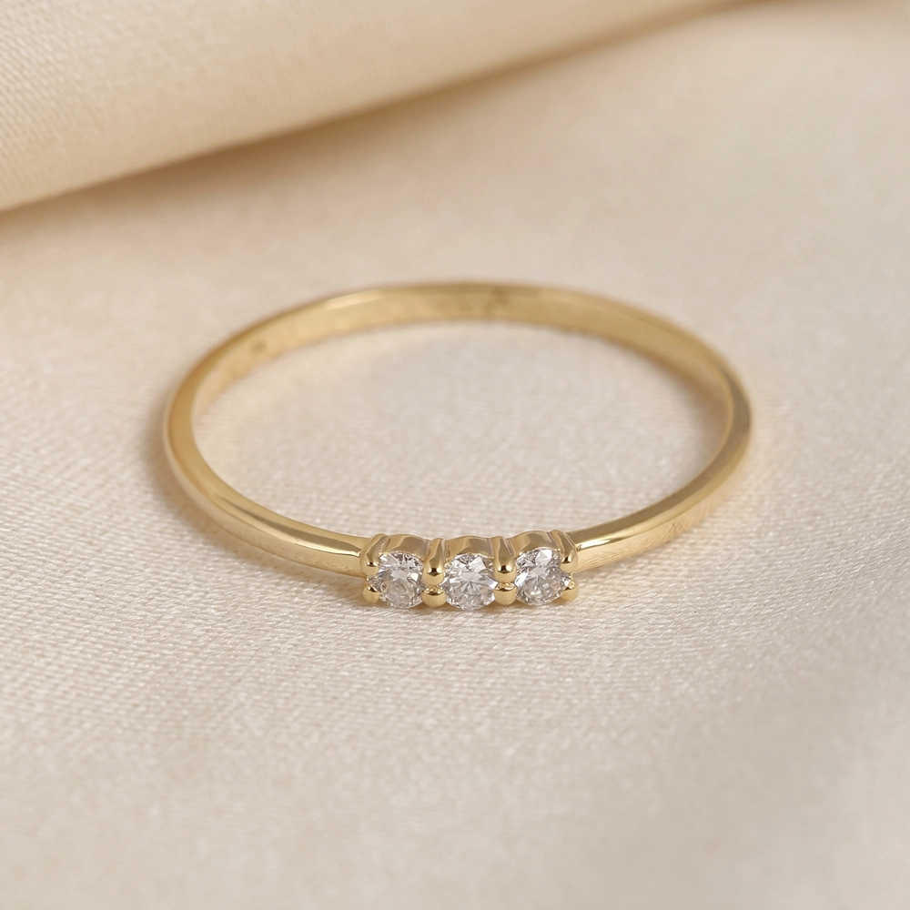 18Kt Yellow Gold Delicate Ring With Lab Grown Diamond