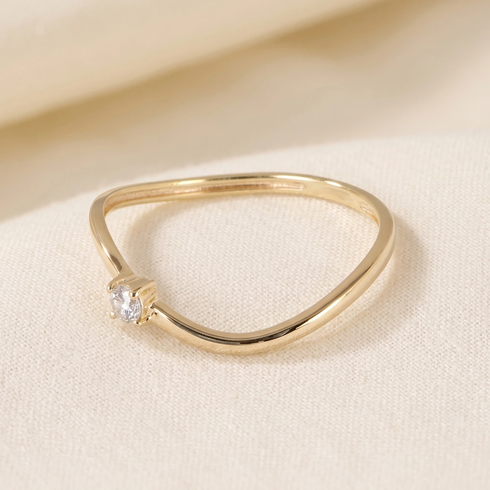 18Kt Yellow Gold Finger Ring With Lab Grown Diamond 18Kt Yellow Gold Finger Ring With Lab Grown Diamond