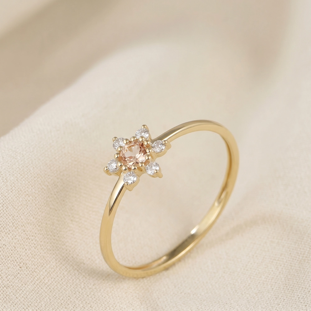 18Kt Yellow Gold Ring With Lab Grown Diamond And Morganite 18Kt Yellow Gold Ring With Lab Grown Diamond And Morganite