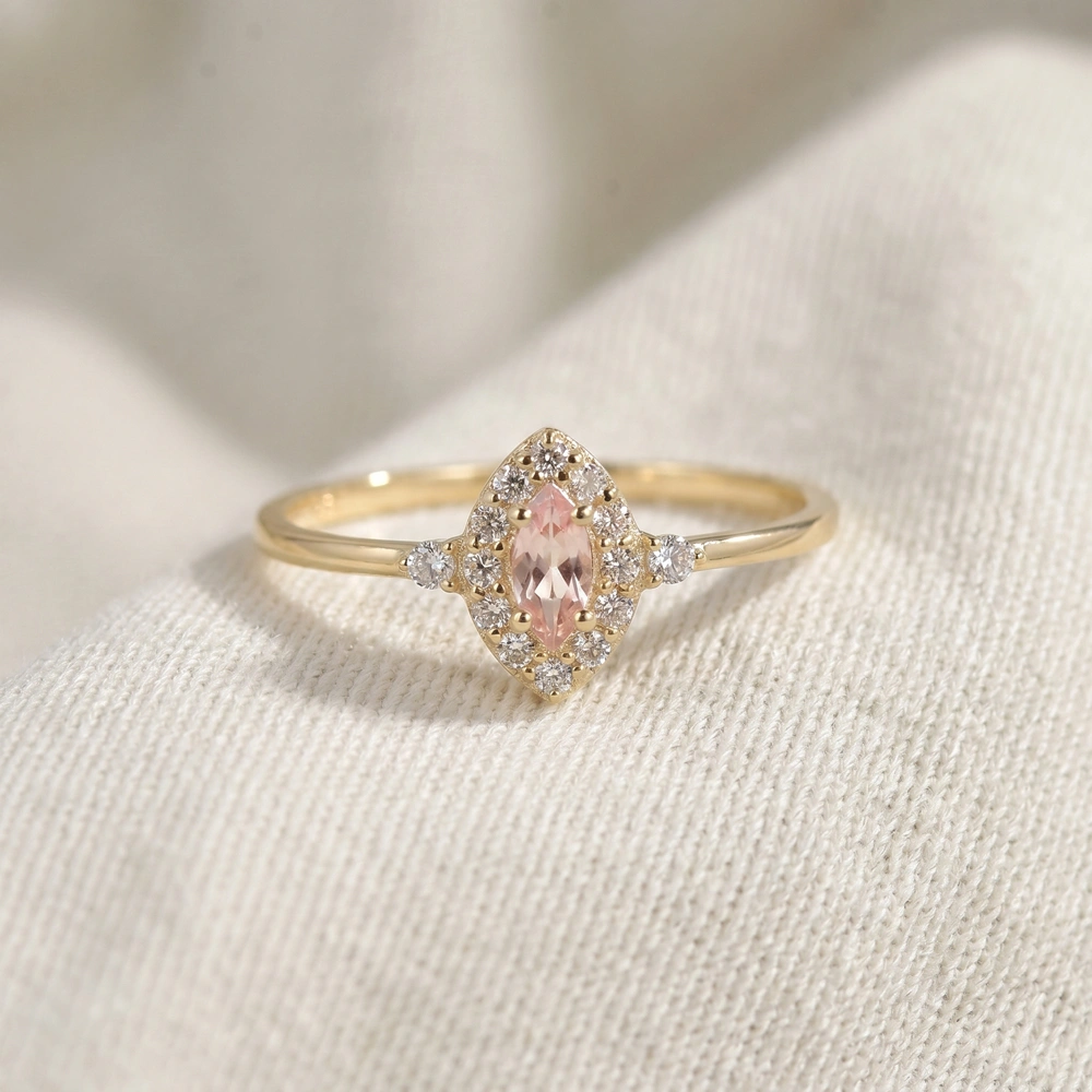 Gold Ring With Lab Grown Diamond And Padparadscha Sapphire Gold Ring With Lab Grown Diamond And Padparadscha Sapphire