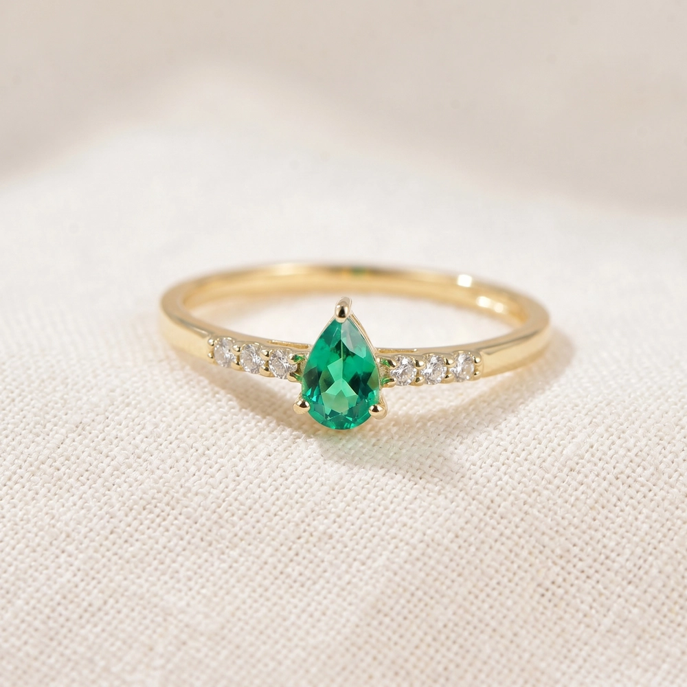 9Kt Yellow Gold Ring With Columbia Emerald And Lab Diamond 9Kt Yellow Gold Ring With Columbia Emerald And Lab Diamond