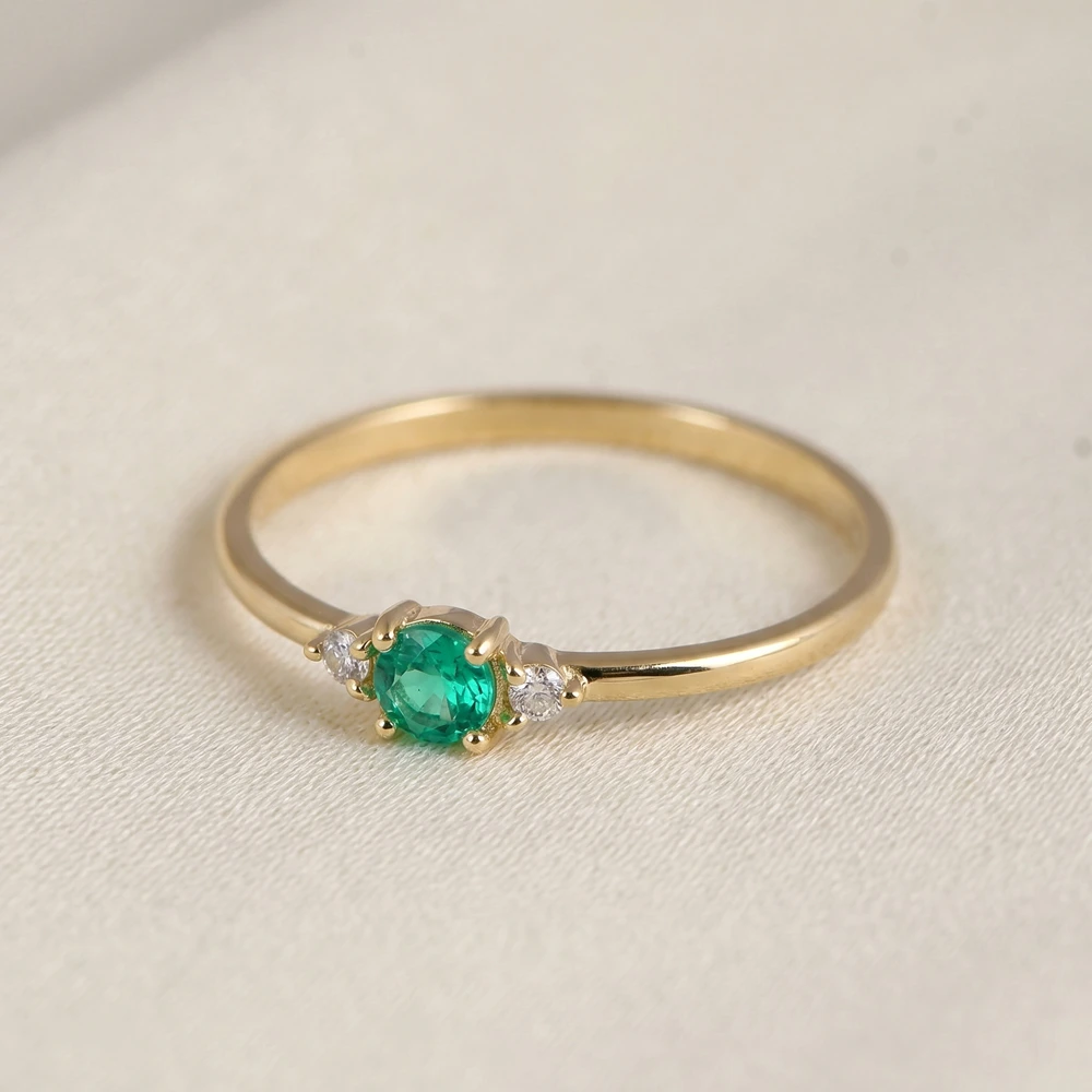 9Kt Yellow Gold Ring With Columbia Emerald And Diamond 9Kt Yellow Gold Ring With Columbia Emerald And Diamond