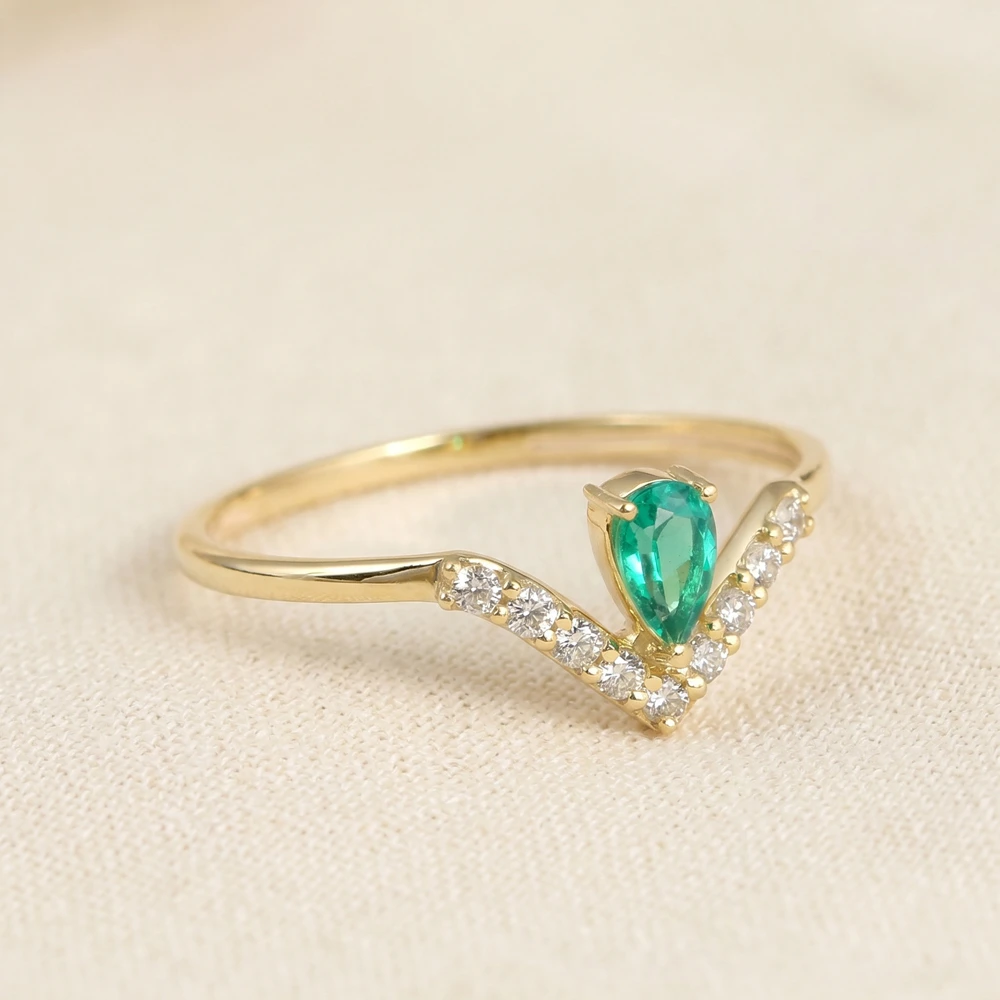 9 Kt Gold Ring With Lab Grown Diamond, Columbia Emerald 9 Kt Gold Ring With Lab Grown Diamond, Columbia Emerald