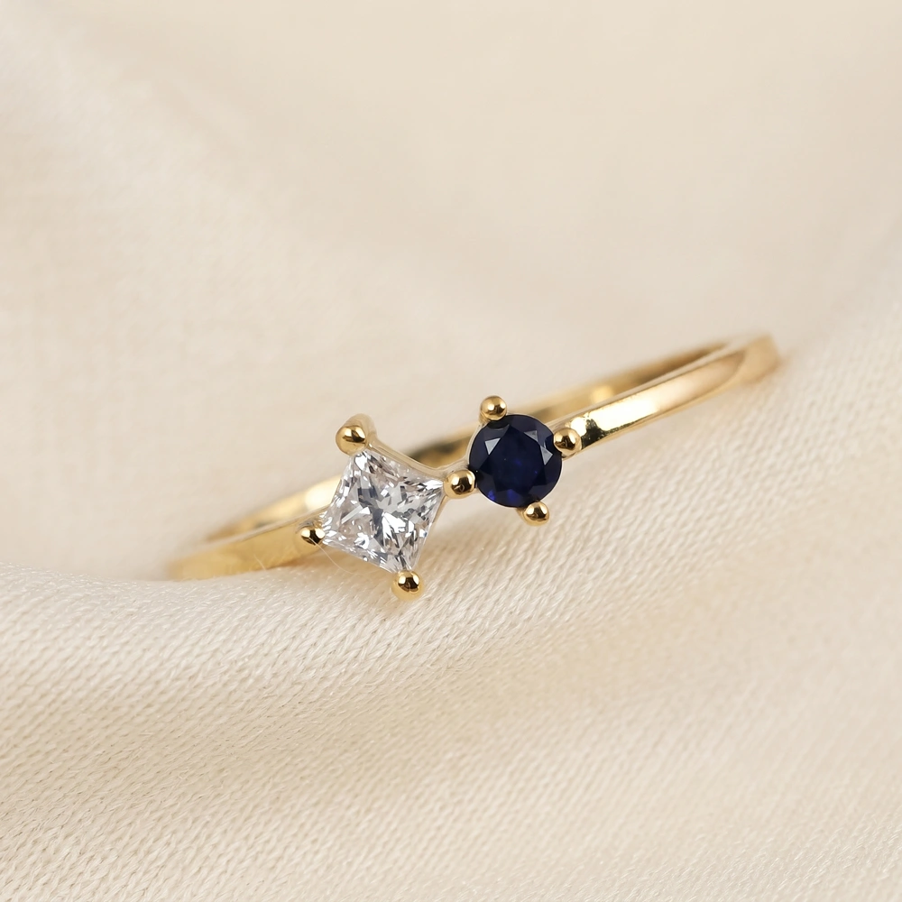 Lab Grown Diamond And Royal Blue Sapphire 9Kt Gold Ring