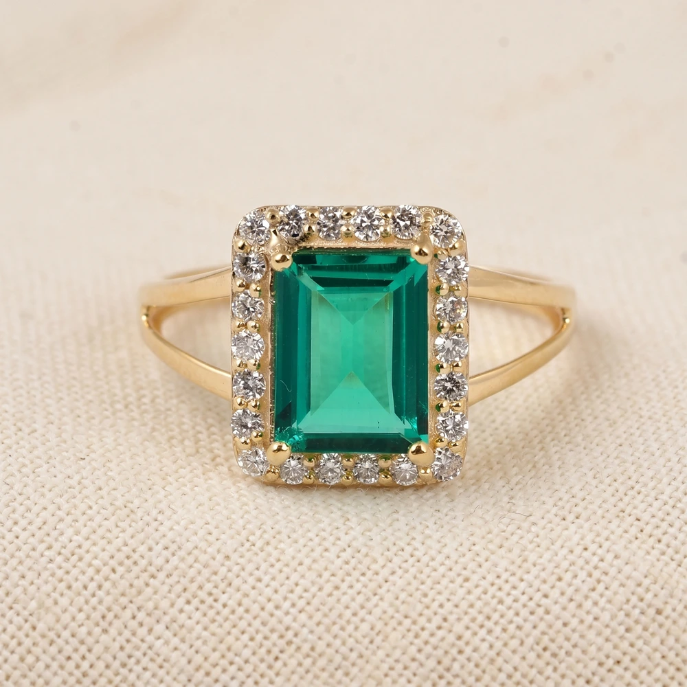 Lab Grown Diamond And Columbia Emerald Gold Ring Lab Grown Diamond And Columbia Emerald Gold Ring