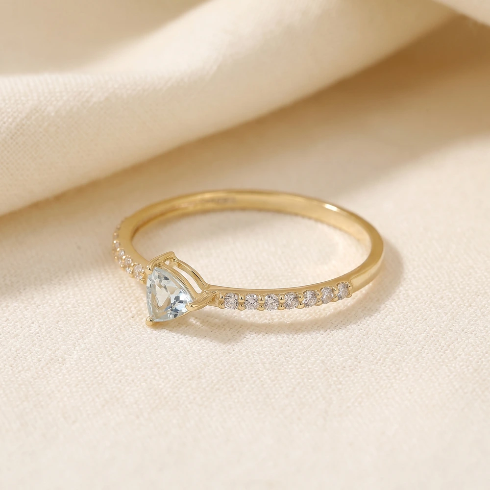 Lab Grown Diamond Handcrafted Gold Ring With Aquamarine Lab Grown Diamond Handcrafted Gold Ring With Aquamarine