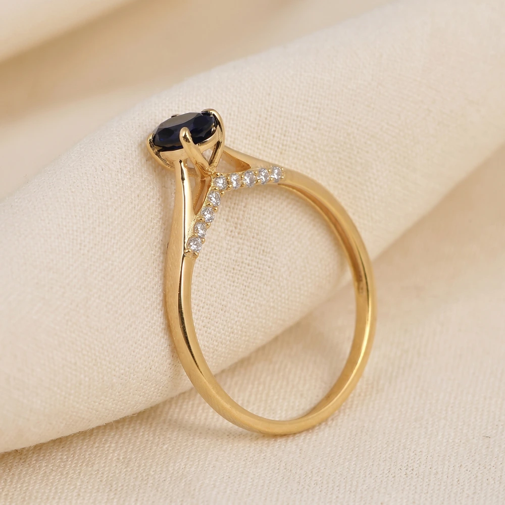 9Kt Gold Ring With Lab Grown Diamond And Royal Blue Sapphire