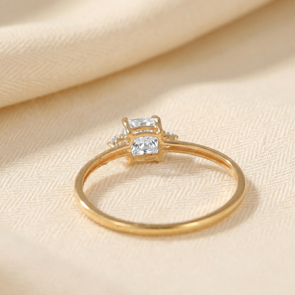 Sustainable Solitaire Gold Ring With Lab Grown Diamond Sustainable Solitaire Gold Ring With Lab Grown Diamond