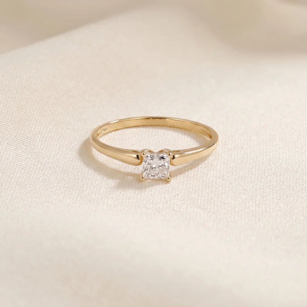 Handcrafted Solitaire Gold Ring With Lab Grown Diamond Handcrafted Solitaire Gold Ring With Lab Grown Diamond