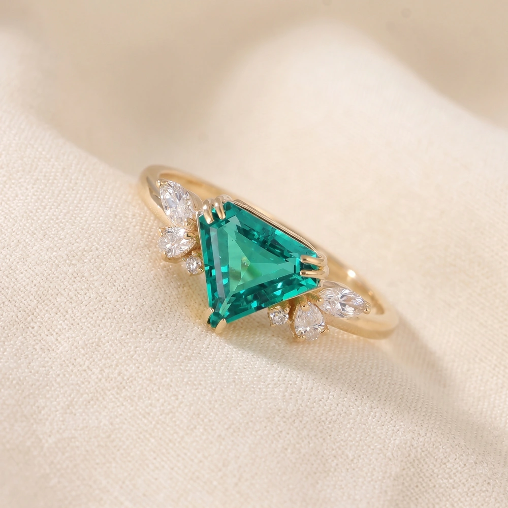 Lab Grown Diamond Columbia Emerald 9Kt Gold Ring Lab Grown Diamond Columbia Emerald 9Kt Gold Ring