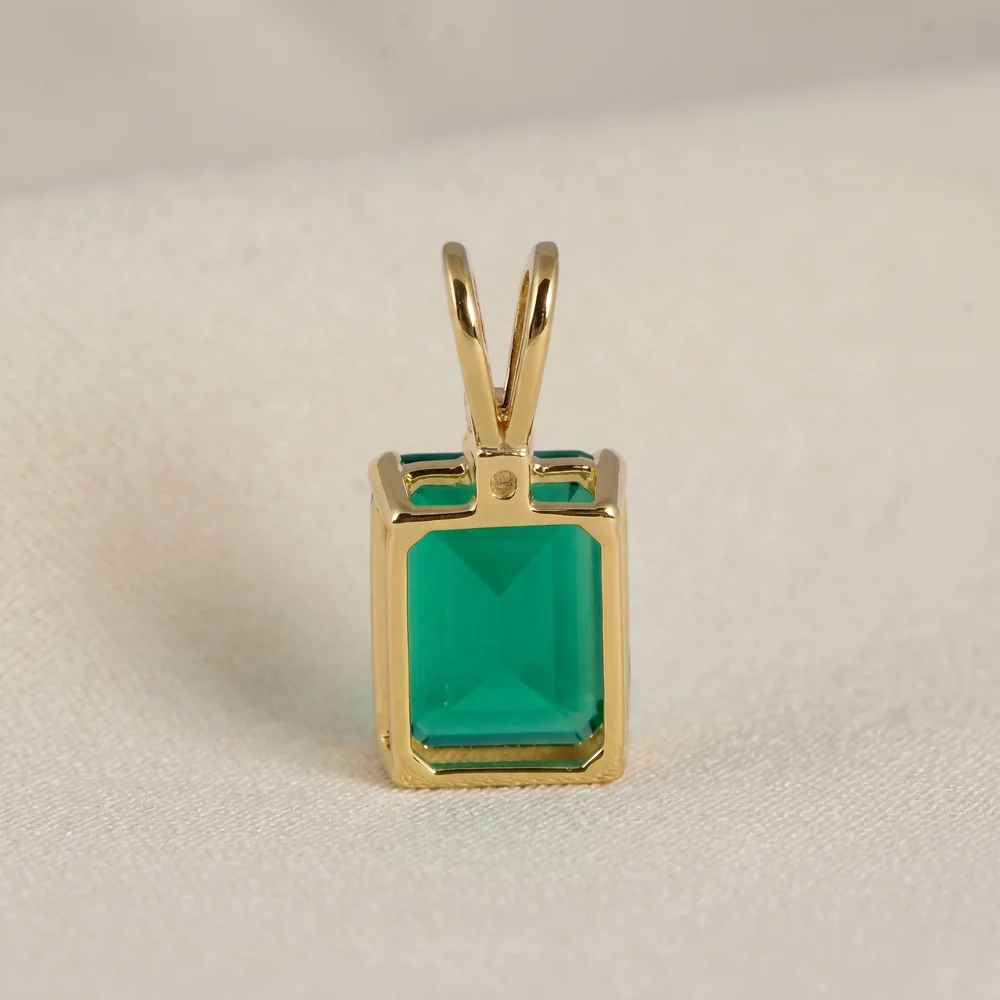 14Kt Yellow Gold Lab Grown Diamond Columbia Emerald Charm
