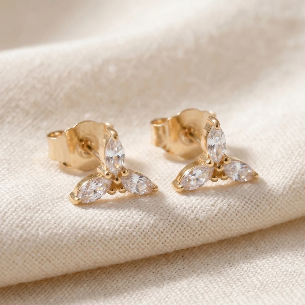 Certified 9Kt Yellow Gold Earrings with Lab Grown Diamond Certified 9Kt Yellow Gold Earrings with Lab Grown Diamond