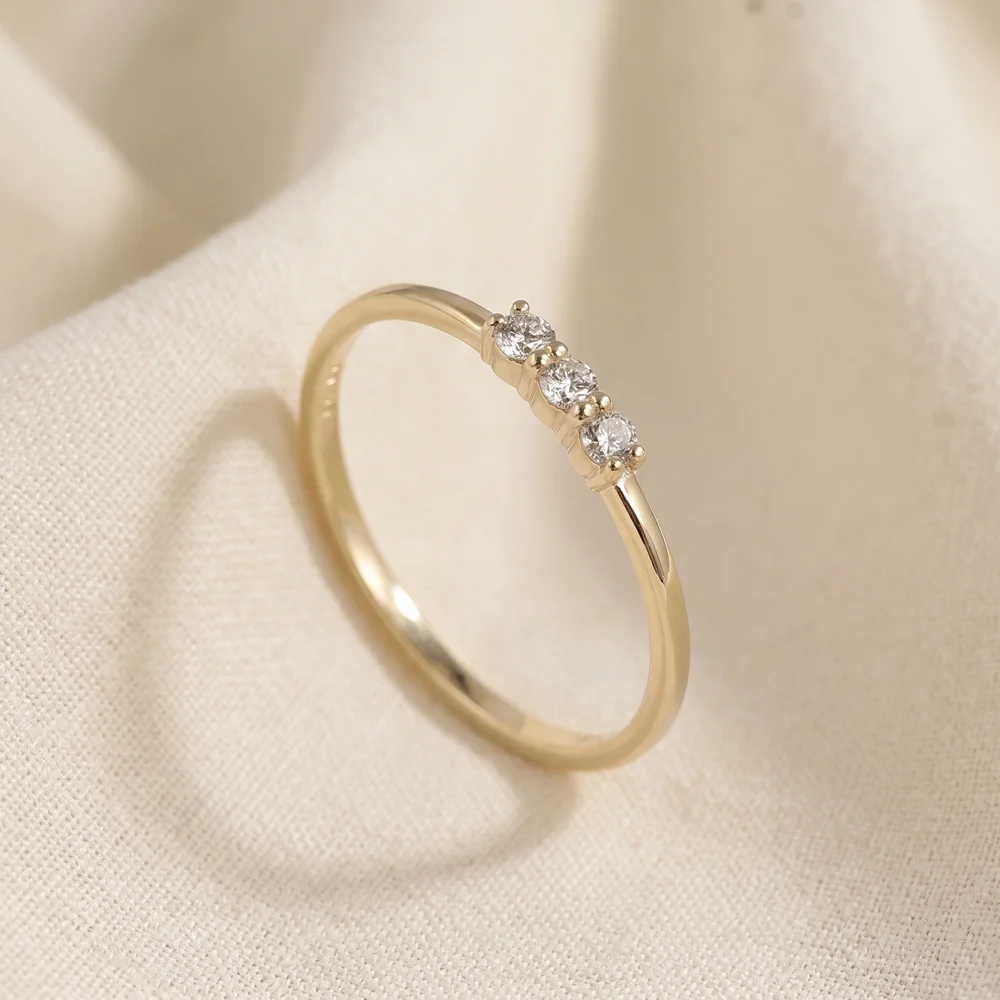 18Kt Yellow Gold Delicate Ring With Lab Grown Diamond