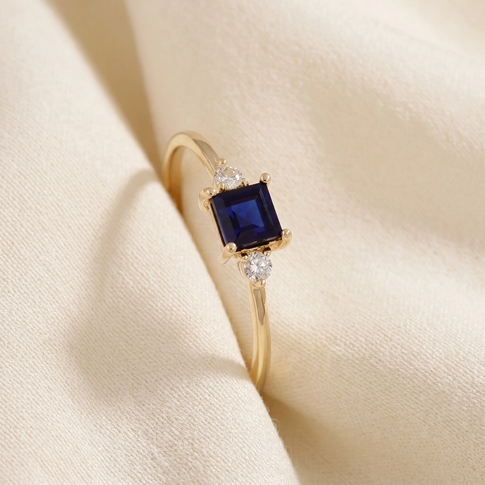 Yellow Gold Ring With Royal Blue Sapphire And Diamond Yellow Gold Ring With Royal Blue Sapphire And Diamond