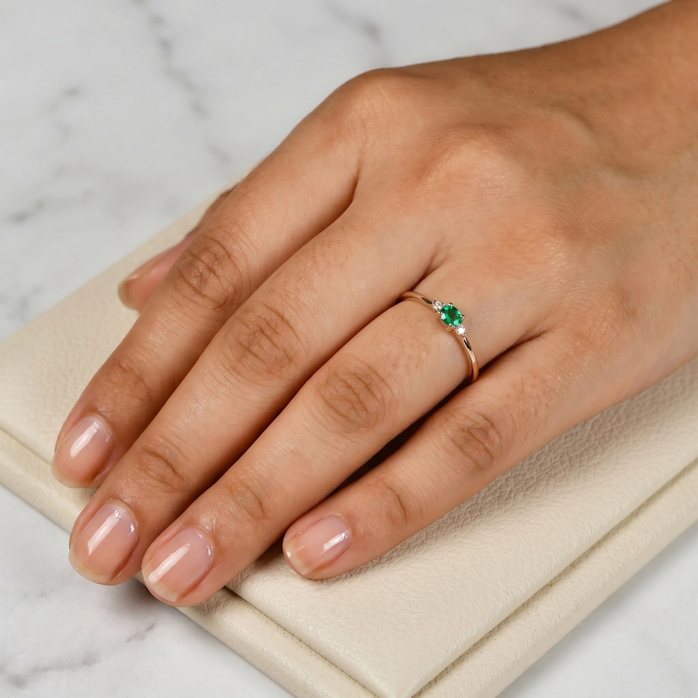 9Kt Yellow Gold Ring With Columbia Emerald And Diamond 9Kt Yellow Gold Ring With Columbia Emerald And Diamond