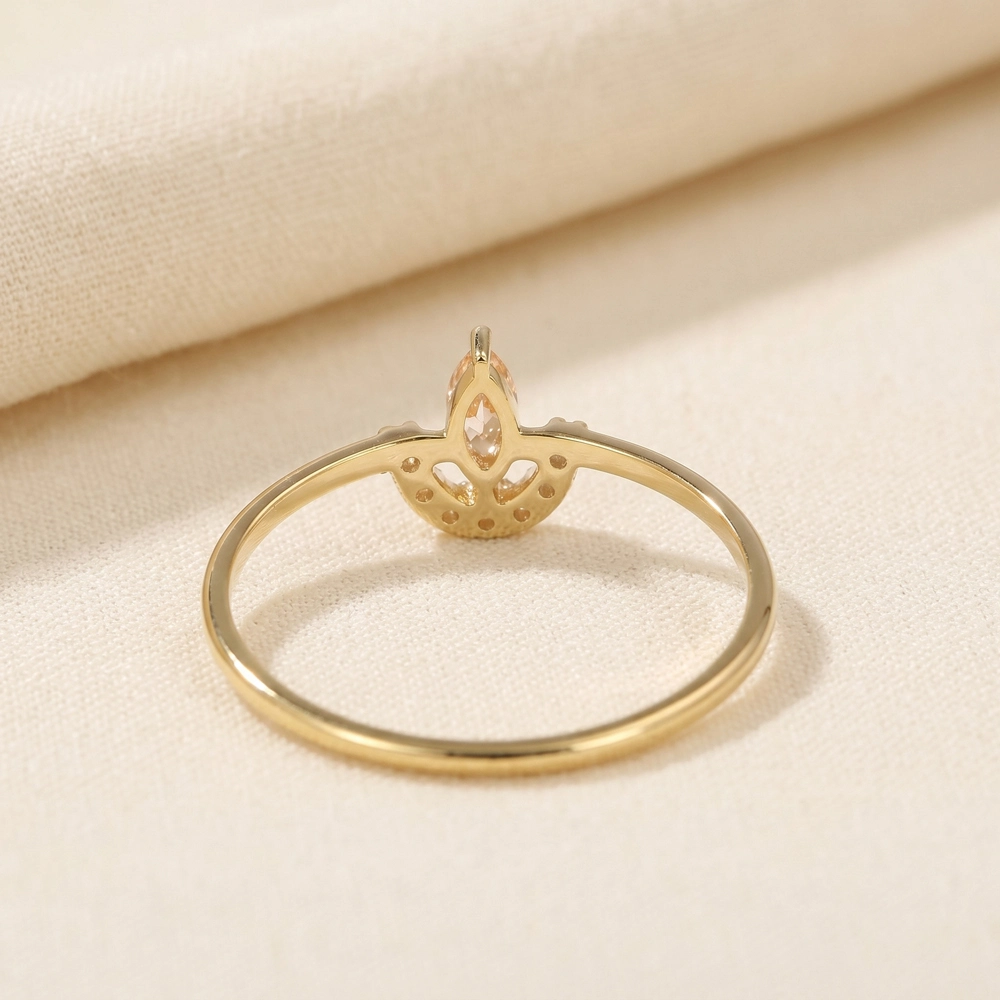 Exquisite Gold Ring With Lab Grown Diamond And Morganite Exquisite Gold Ring With Lab Grown Diamond And Morganite