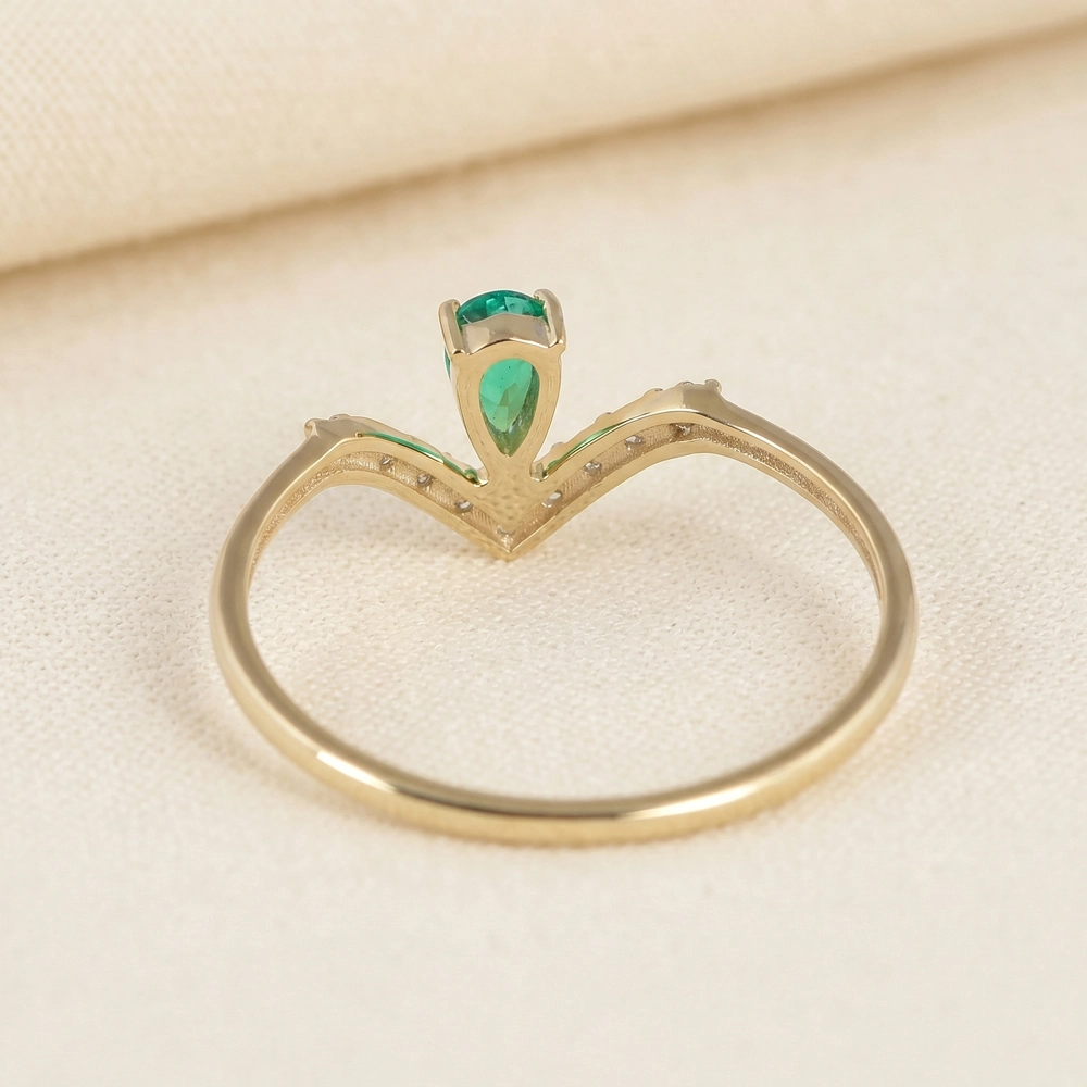 9 Kt Gold Ring With Lab Grown Diamond, Columbia Emerald 9 Kt Gold Ring With Lab Grown Diamond, Columbia Emerald