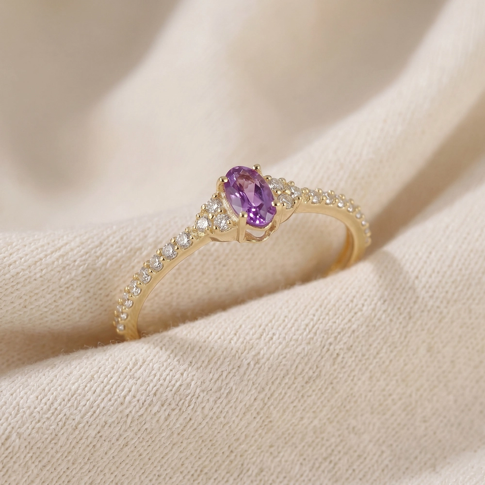 Yellow Gold Ring With Lab Grown Diamond And Alexandrite Yellow Gold Ring With Lab Grown Diamond And Alexandrite
