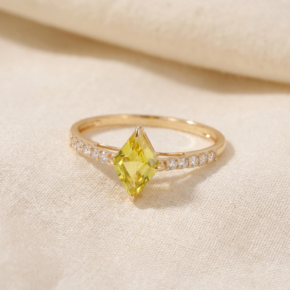 18Kt Gold Ring With Lab Grown Diamond And Yellow Sapphire 18Kt Gold Ring With Lab Grown Diamond And Yellow Sapphire