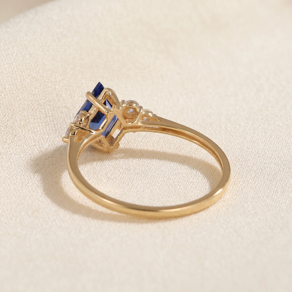 18Kt Gold Ring Lab Grown Diamond And Blue Sapphire 18Kt Gold Ring Lab Grown Diamond And Blue Sapphire