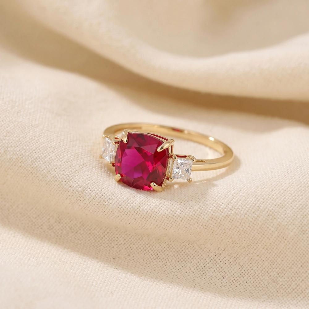 Lab Created Diamond With Pigeon Blood Ruby 18Kt Gold Ring Lab Created Diamond With Pigeon Blood Ruby 18Kt Gold Ring