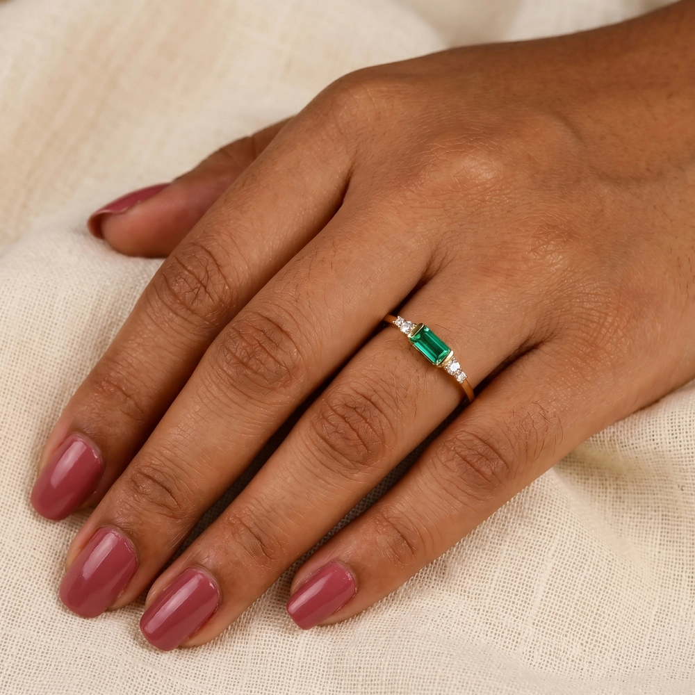Lab Grown Diamond, Columbia Emerald Handcrafted Gold Ring Lab Grown Diamond, Columbia Emerald Handcrafted Gold Ring