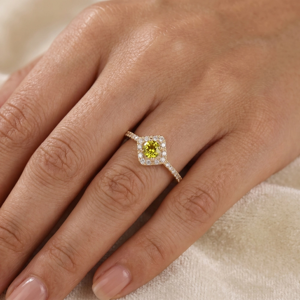 18Kt Gold Ring Lab Grown Diamond And Yellow Sapphire