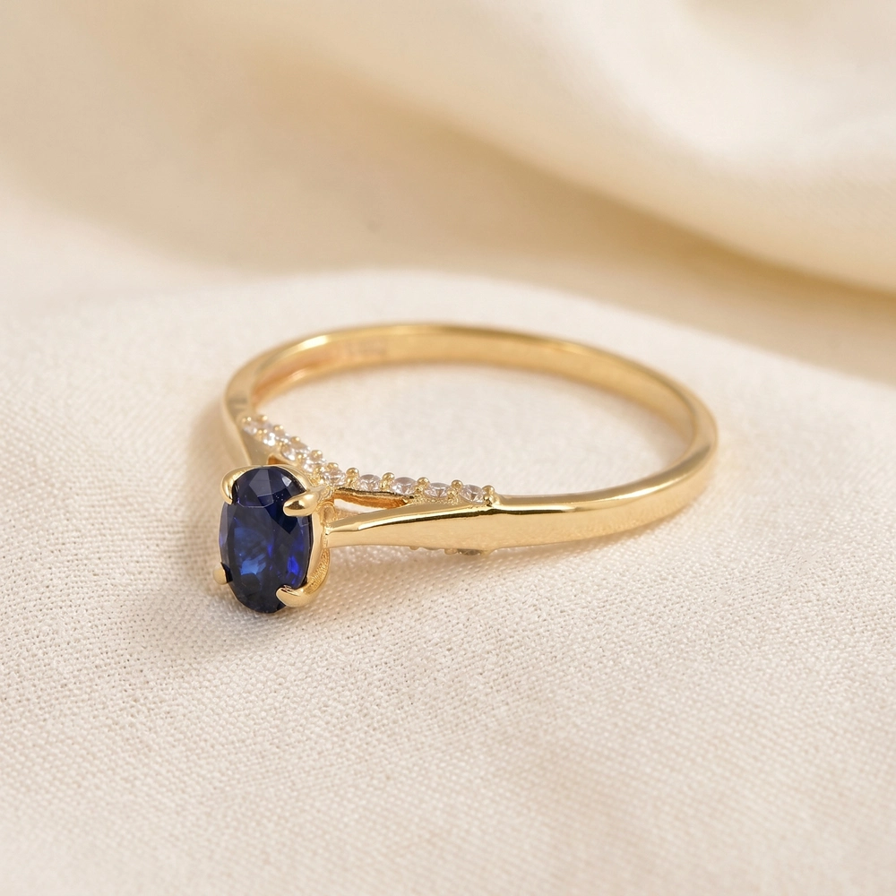 9Kt Gold Ring With Lab Grown Diamond And Royal Blue Sapphire