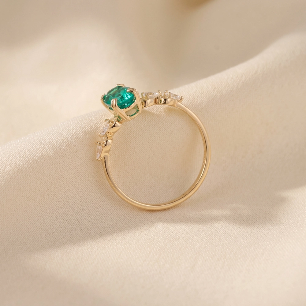 Lab Grown Diamond And Columbia Emerald Gemstone Gold Ring Lab Grown Diamond And Columbia Emerald Gemstone Gold Ring