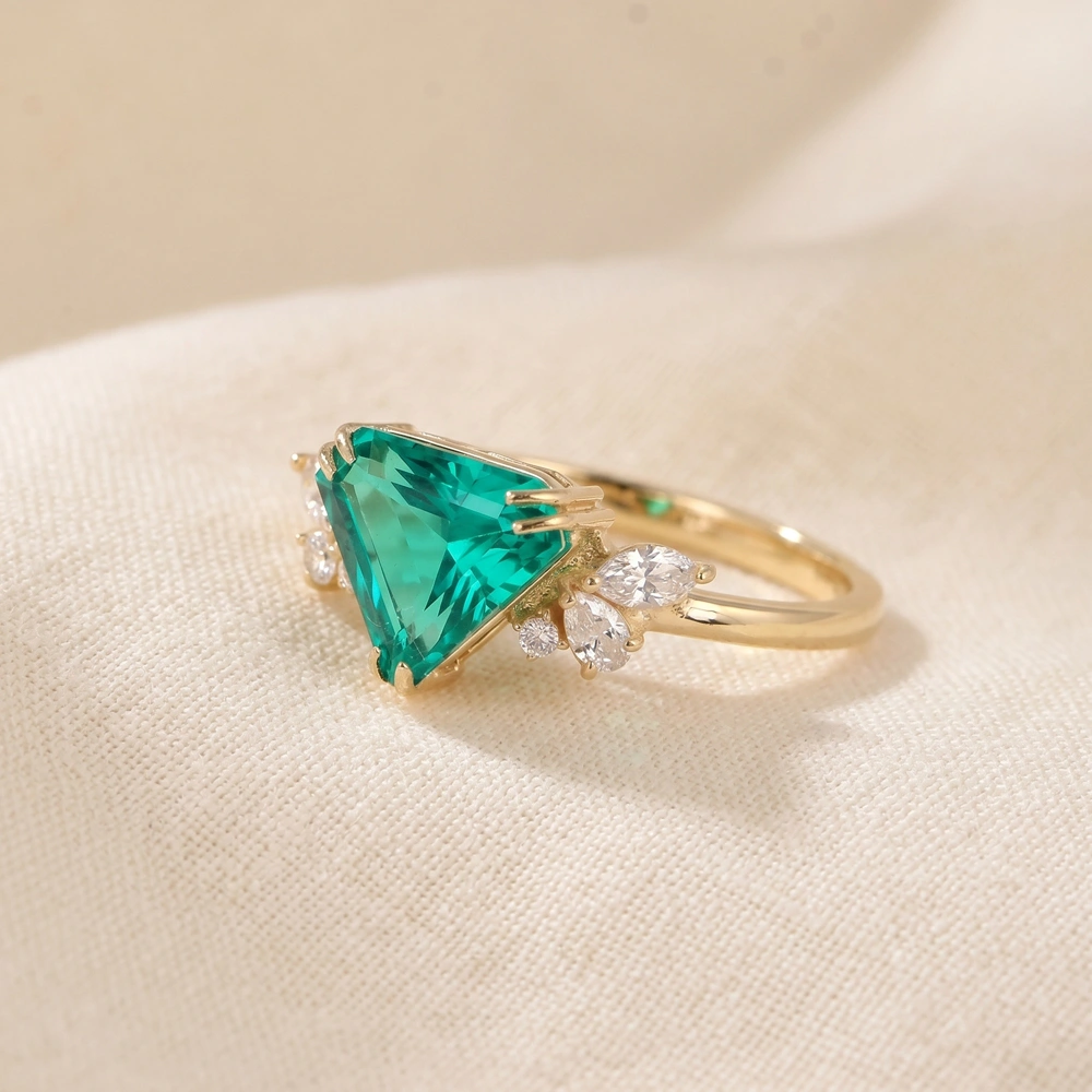 Lab Grown Diamond Columbia Emerald 9Kt Gold Ring Lab Grown Diamond Columbia Emerald 9Kt Gold Ring