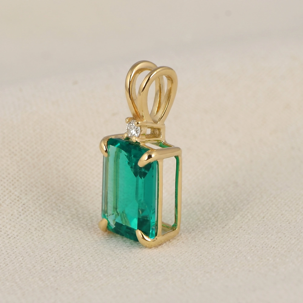 14Kt Yellow Gold Lab Grown Diamond Columbia Emerald Charm